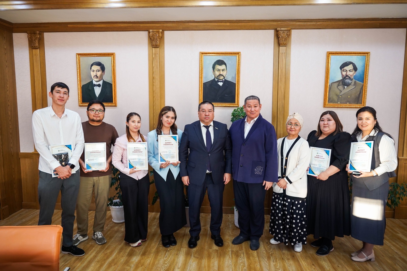 «Ұстаз» мектебінің қалыптасуына үлес қосқан педагогтерге құрмет көрсетілді