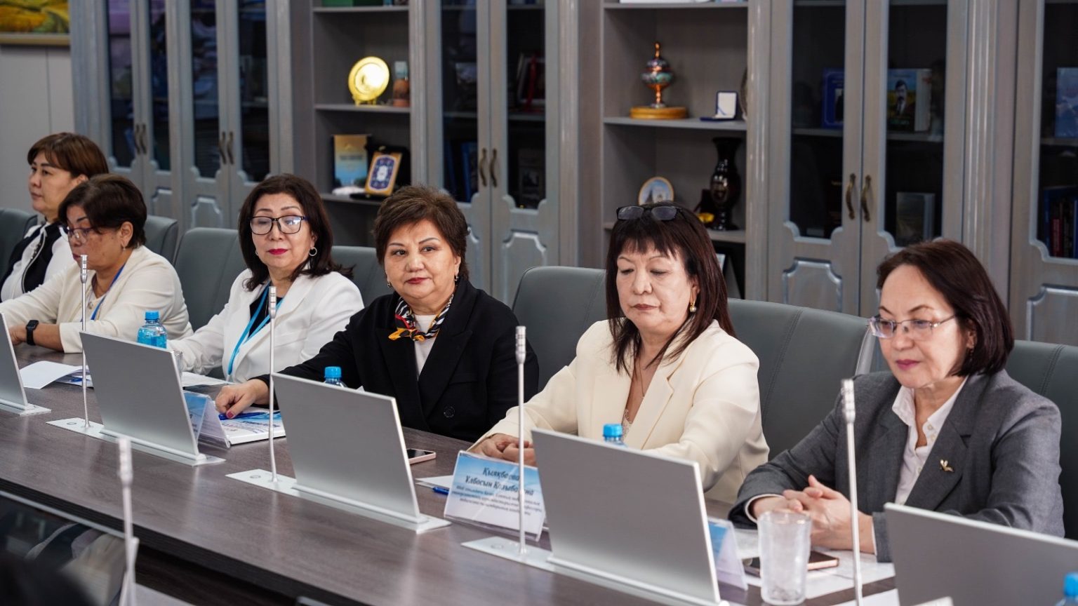 "Атырау" газеті: STEM мен жасанды интеллект — мектепке дейінгі білімдегі тың серпін