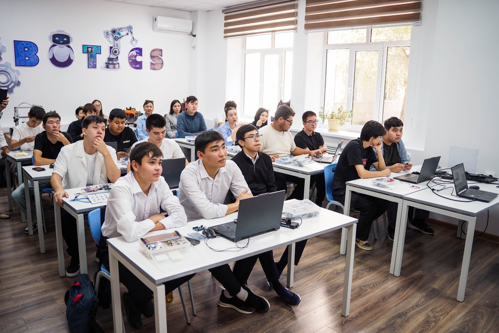 РОБОТ ҚҰРАСТЫРУДАН ШЕБЕРЛІК САБАҒЫ ӨТТІ