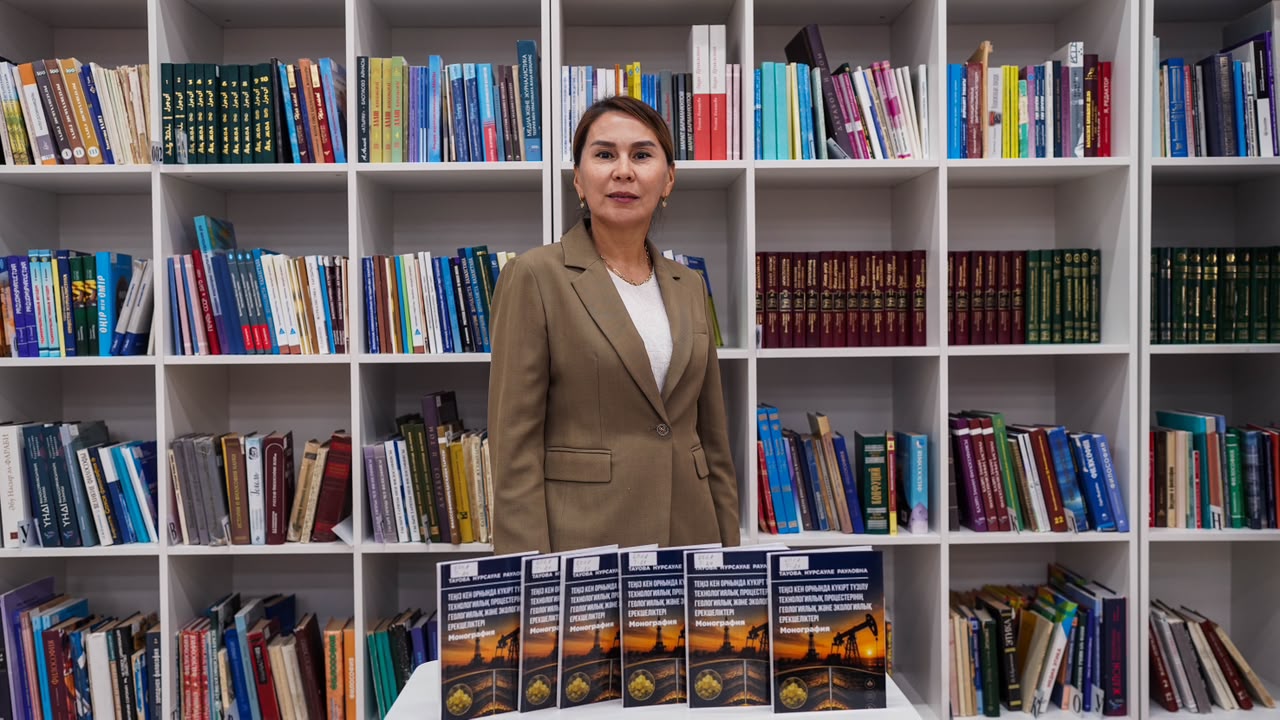 КІТАПХАНА ҚОРЫ ЖАҢА ҒЫЛЫМИ ЕҢБЕКПЕН ТОЛЫҚТЫ