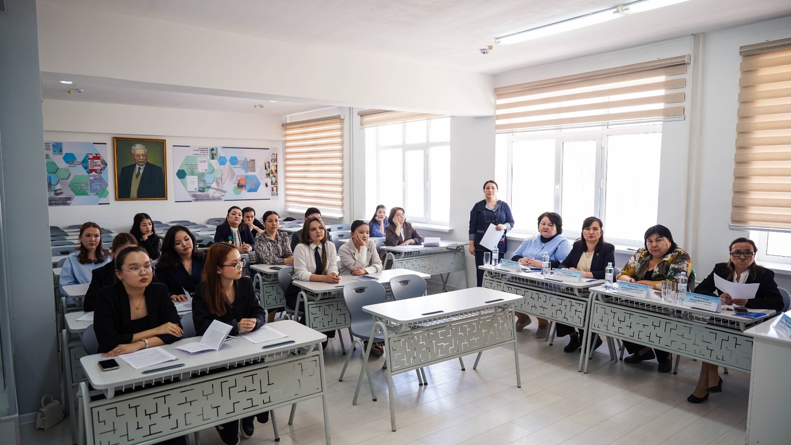 Цифрлық технологиялар жағдайындағы құқықтық жүйені дамыту және құқық қолдану тәжірибесі