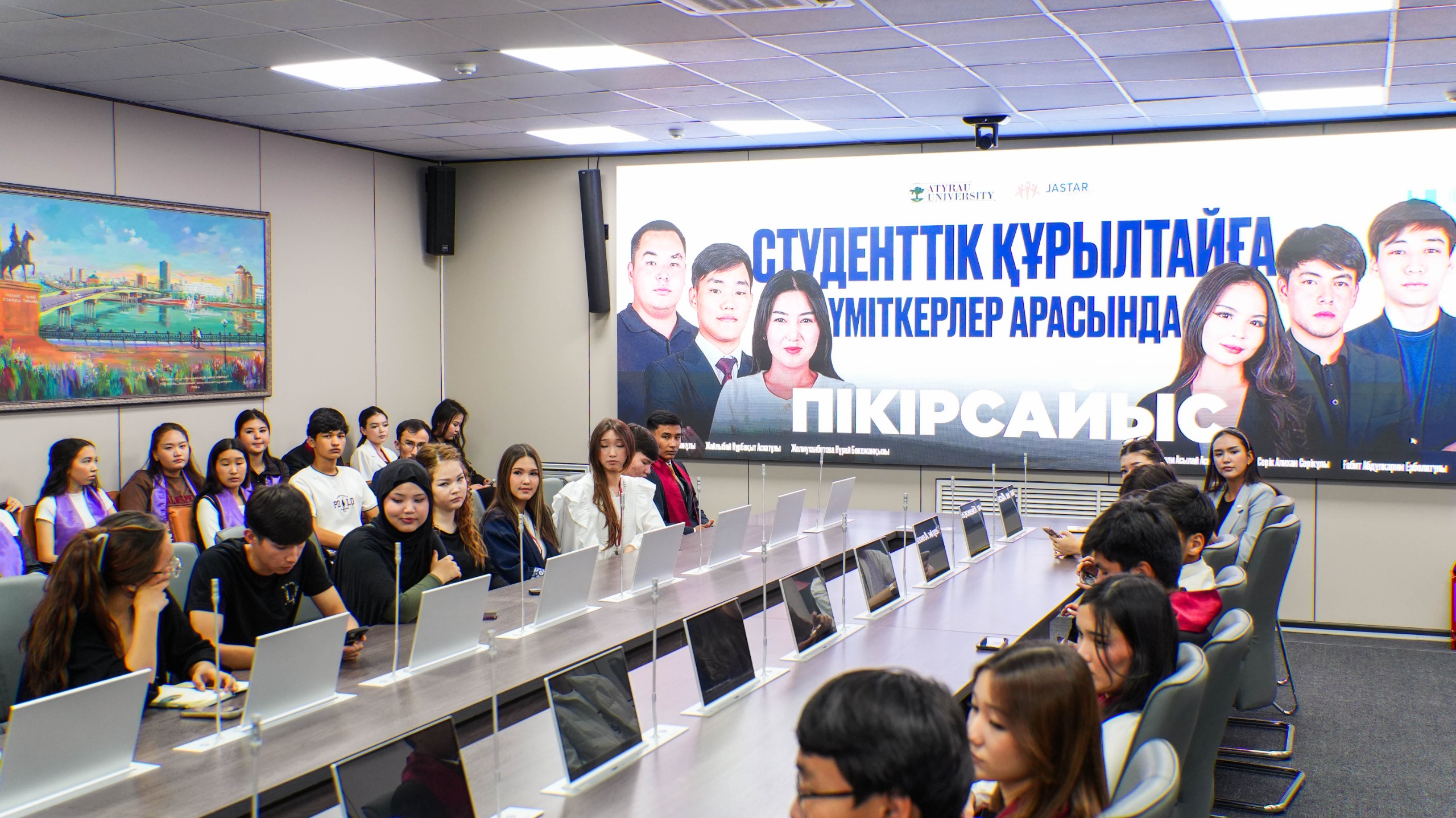 СТУДЕНТТІК ҚҰРЫЛТАЙ: ҮМІТКЕРЛЕР ДЕБАТЫ ӨТТІ