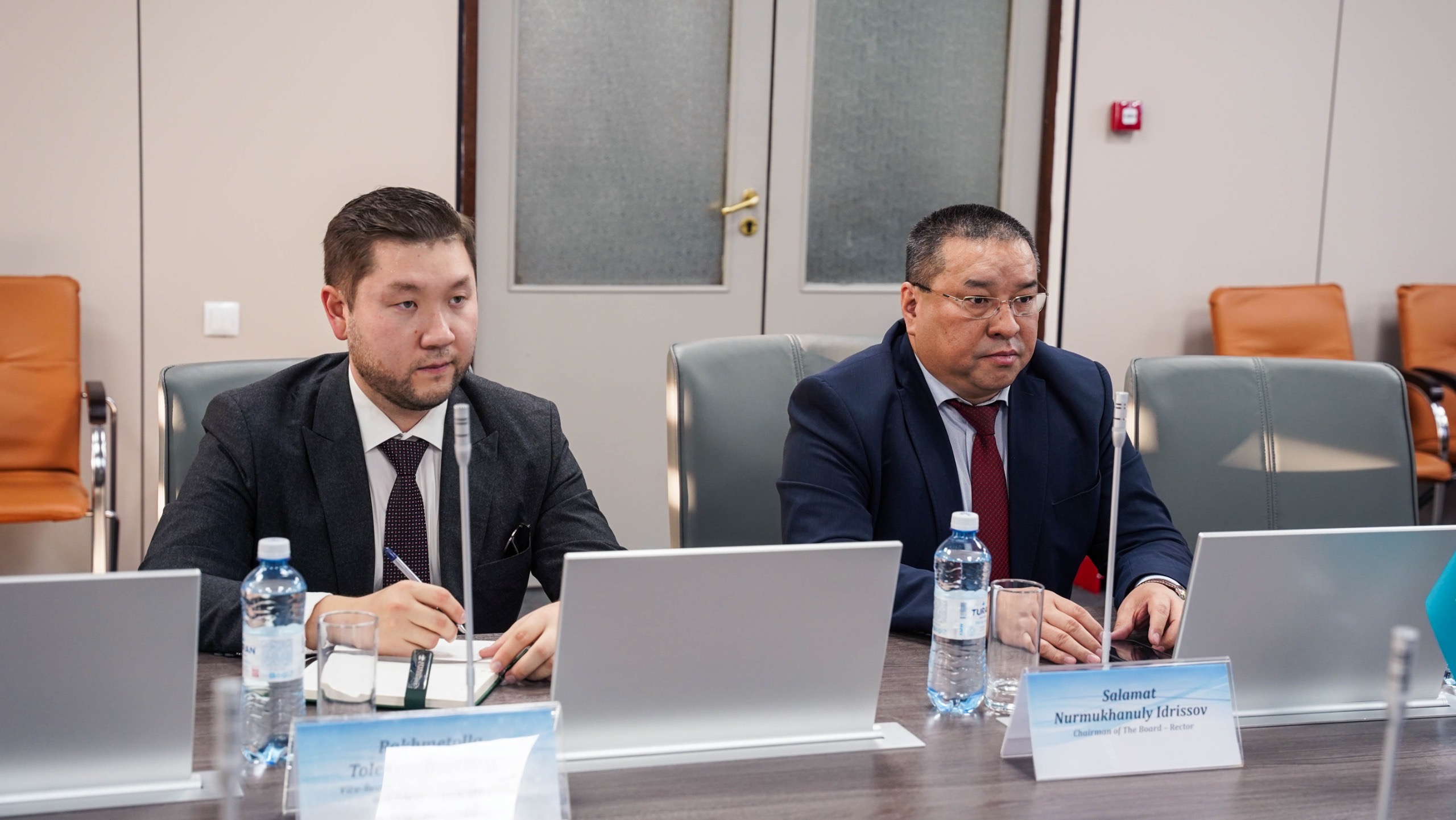 АТЫРАУ УНИВЕРСИТЕТІНЕ ҚЫТАЙ ДЕЛЕГАЦИЯСЫ КЕЛДІ