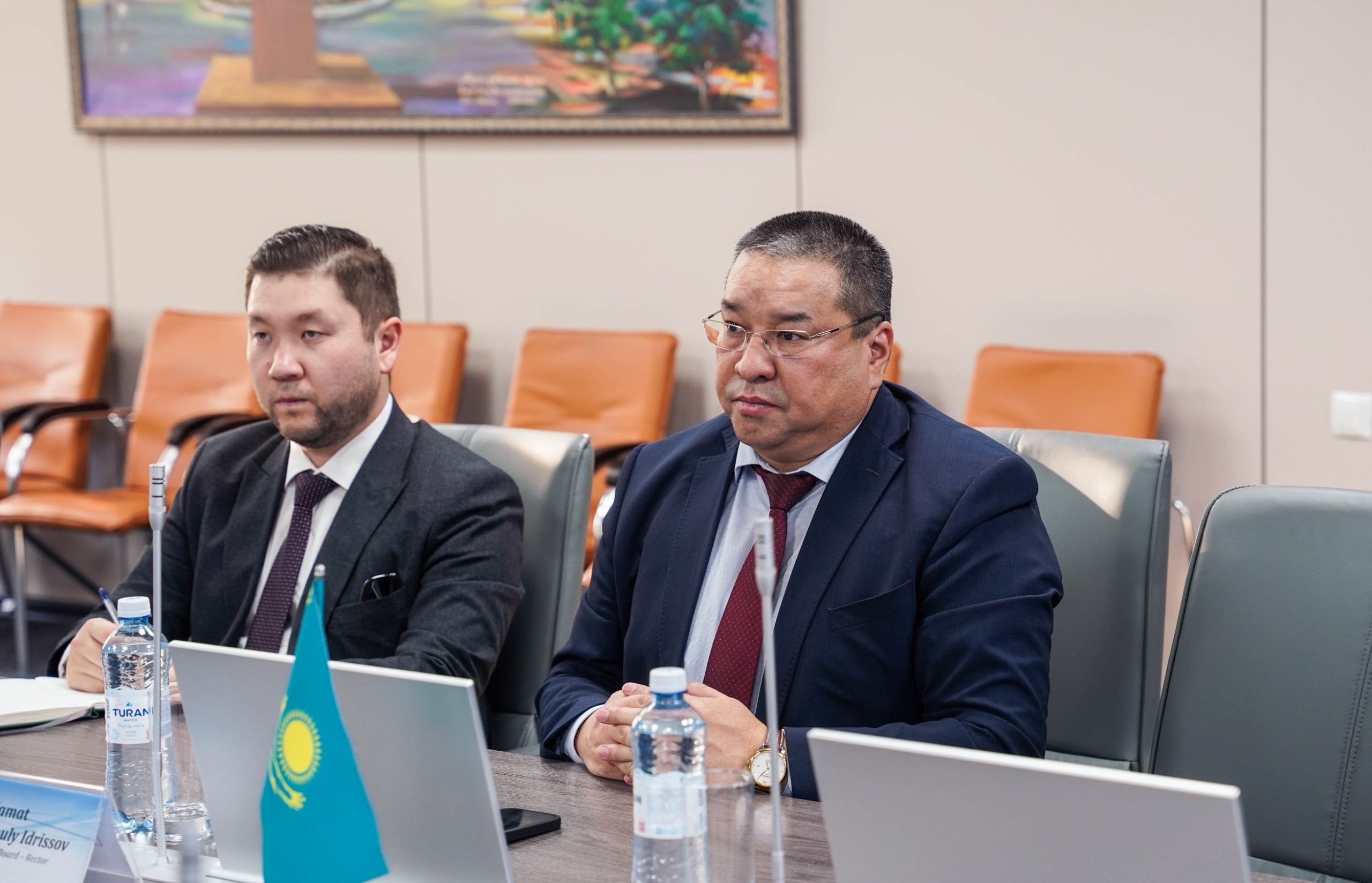 АТЫРАУ УНИВЕРСИТЕТІНЕ ҚЫТАЙ ДЕЛЕГАЦИЯСЫ КЕЛДІ
