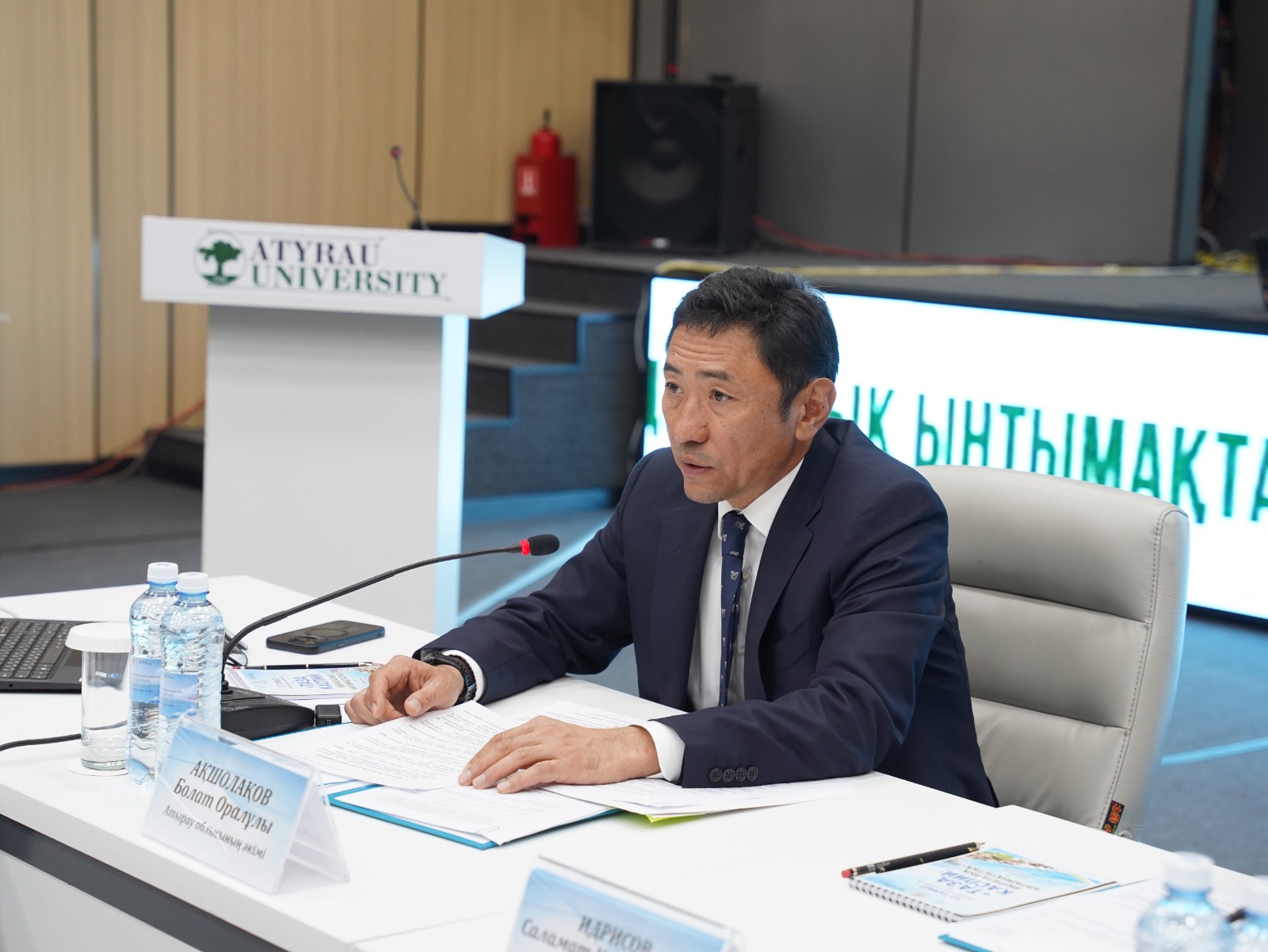 АТЫРАУ ОБЛЫСЫНЫҢ ӘКІМІ УНИВЕРСИТЕТ ҰЖЫМЫН КӘСІБИ МЕРЕКЕМЕН ҚҰТТЫҚТАДЫ