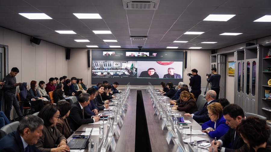 Атырау университетінде жасанды интеллект технологияларына арналған халықаралық дөңгелек үстел өтті