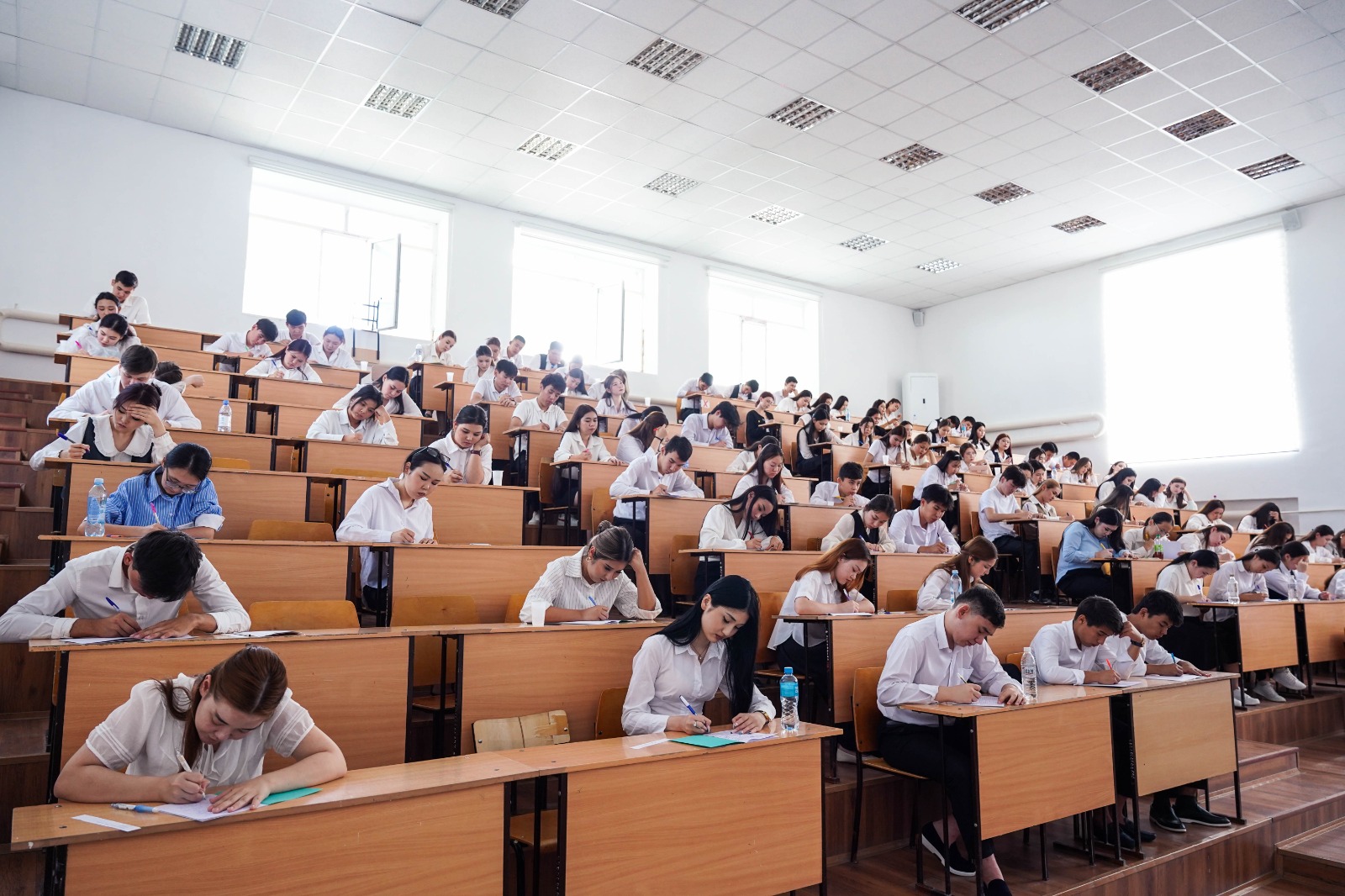 ШЫҒАРМАШЫЛЫҚ ЕМТИХАННЫҢ АЛҒАШҚЫ КЕЗЕҢІ БАСТАЛДЫ
