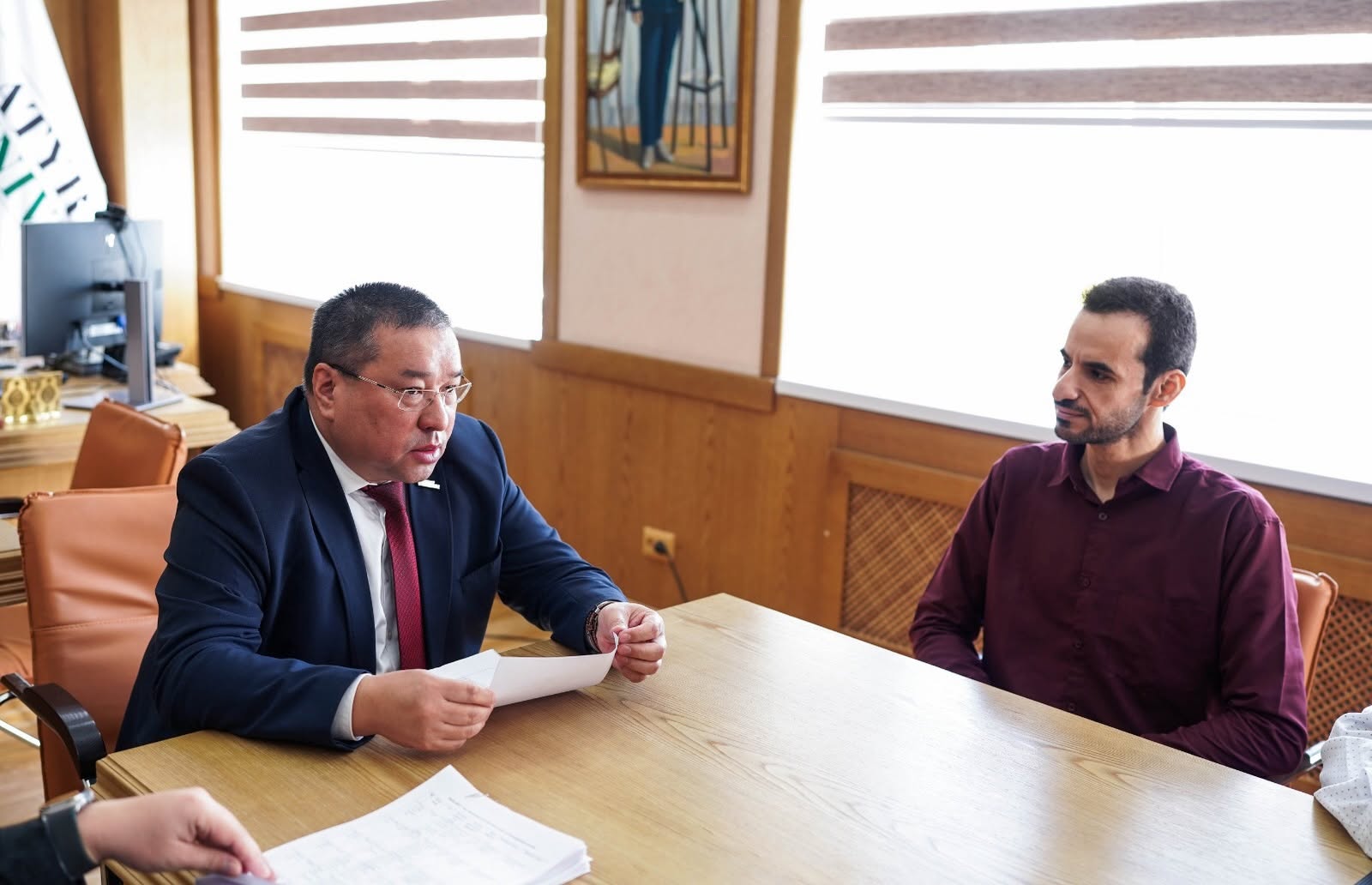 ОМАН ПРОФЕССОРЫ ДӘРІС БЕРЕДІ