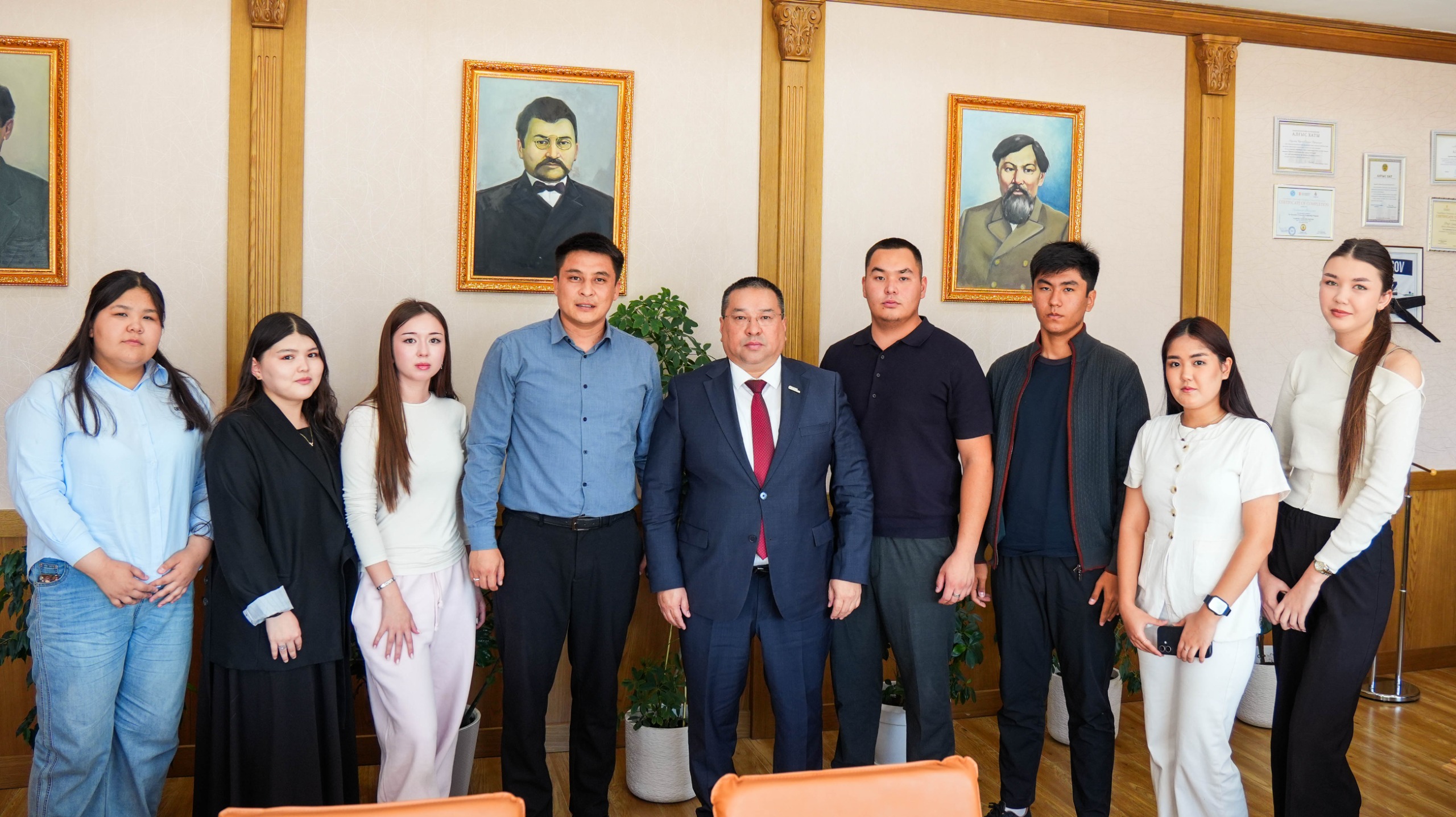 РЕКТОР СТУДЕНТТІК ҚҰРЫЛТАЙДЫҢ ЖАҢА ҚҰРАМЫН ҚАБЫЛДАДЫ