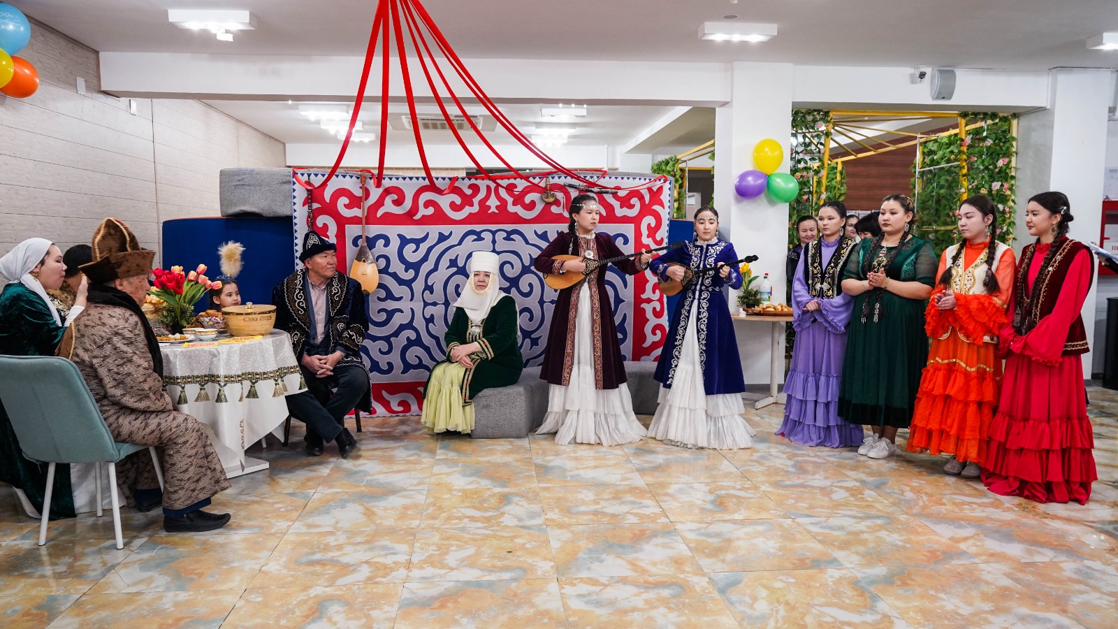 Атырау университетінде амал мерекесі тойлануда