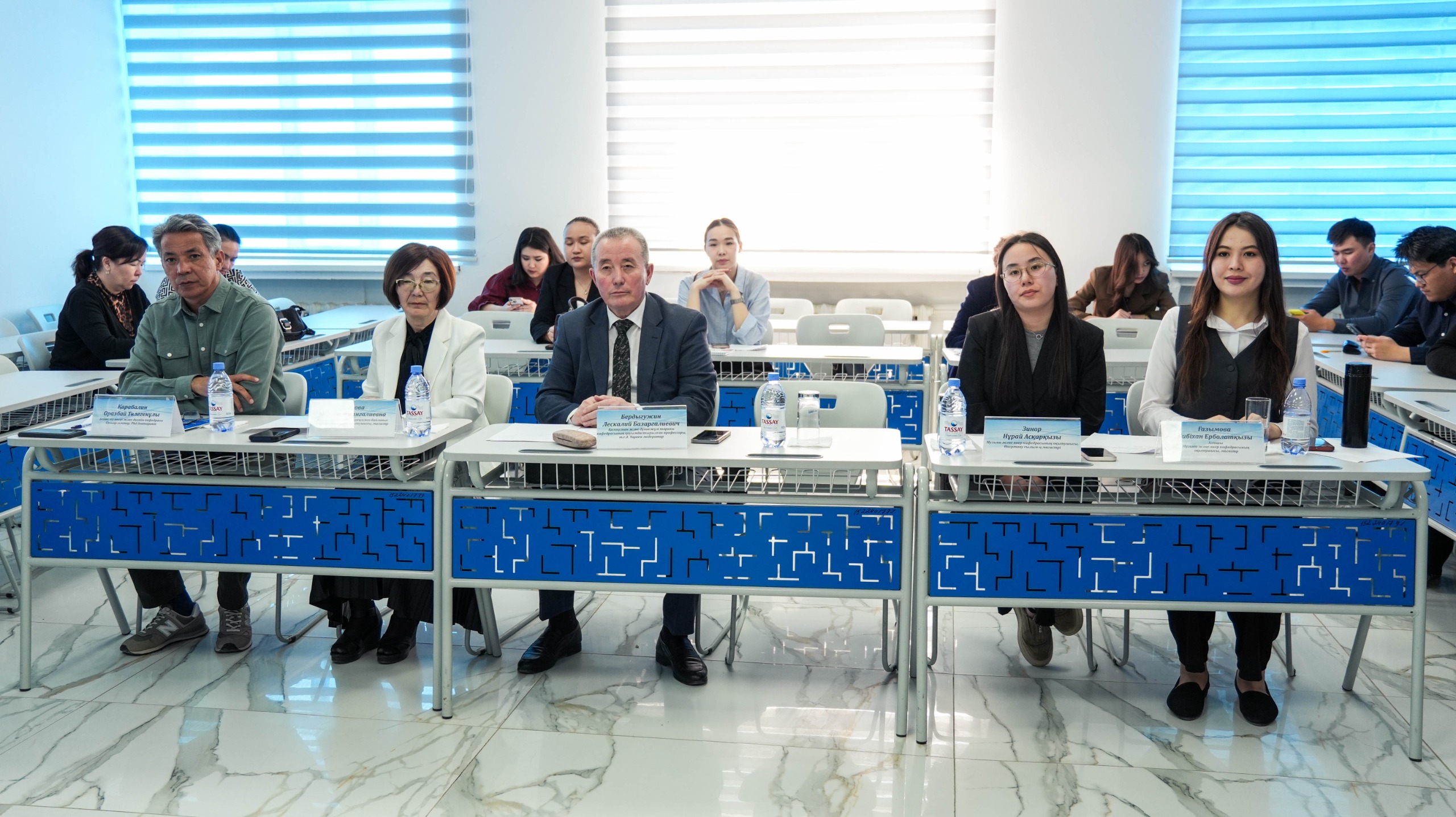 Секционные заседания продолжаются