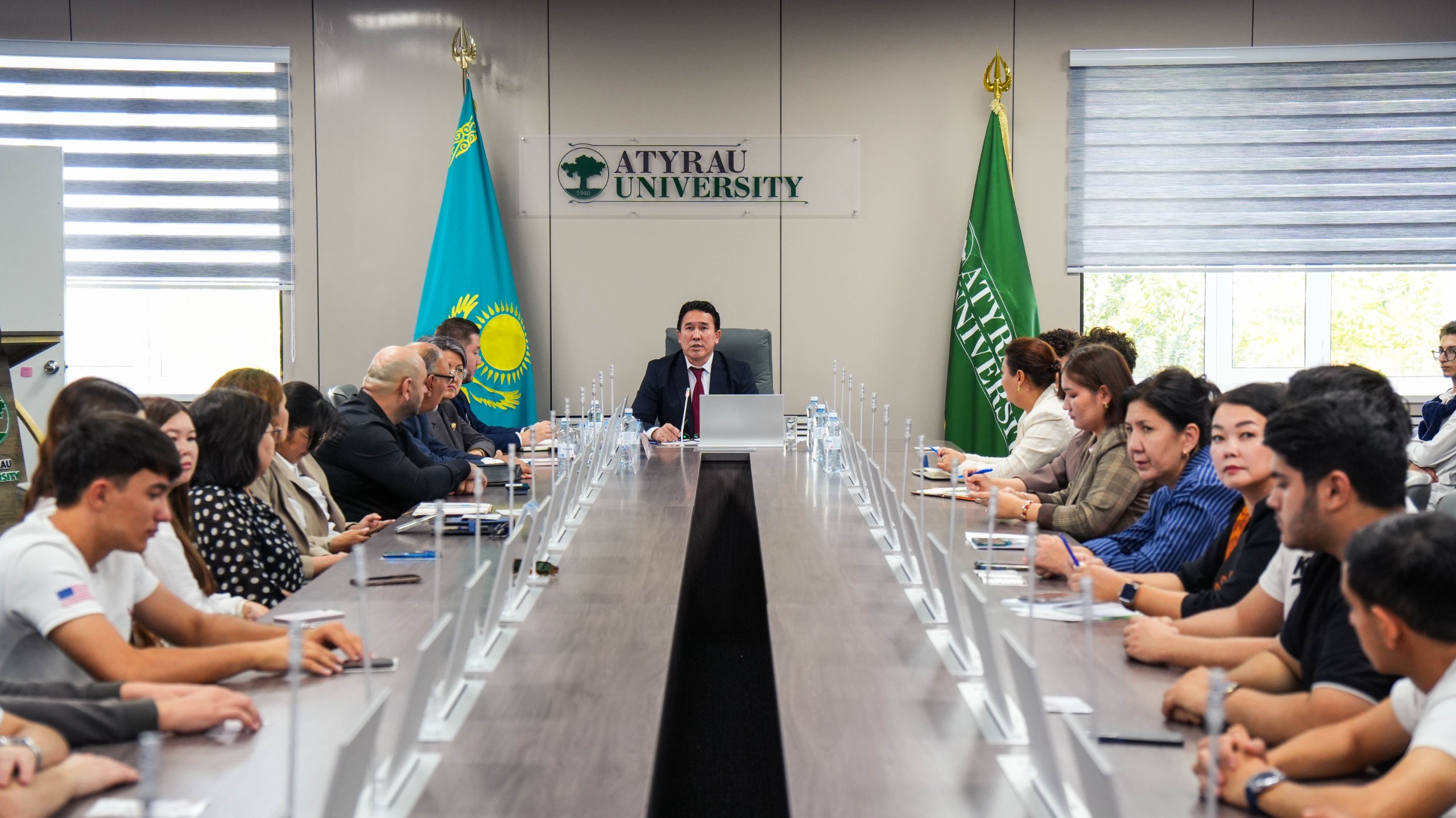 ӘЗЕРБАЙЖАННАН КЕЛГЕН БІЛІМ АЛУШЫЛАРМЕН КЕЗДЕСУ ӨТТІ