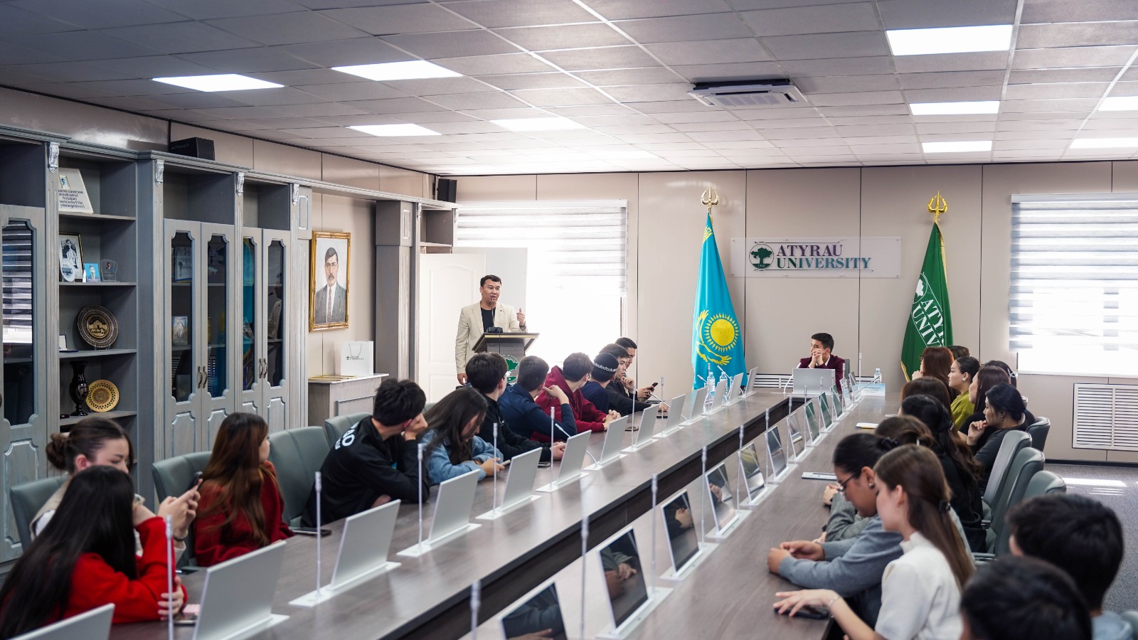 Медиа және өнер: Тәжірибе мен тағылым