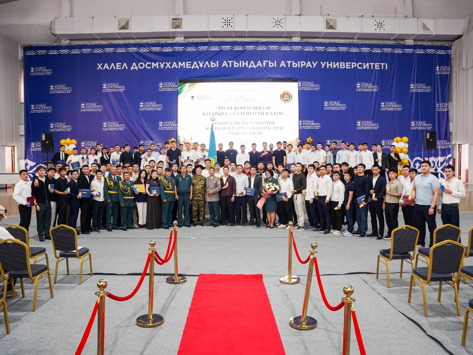 Әскери кафедра түлектеріне әскери шендер мен әскери билеттер табысталды
