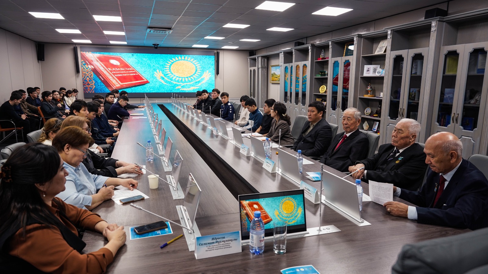 «Әділетті Қазақстанның конституциялық тұғыры ретіндегі заң мен тәртіп» тақырыбында дөңгелек үстел өтті