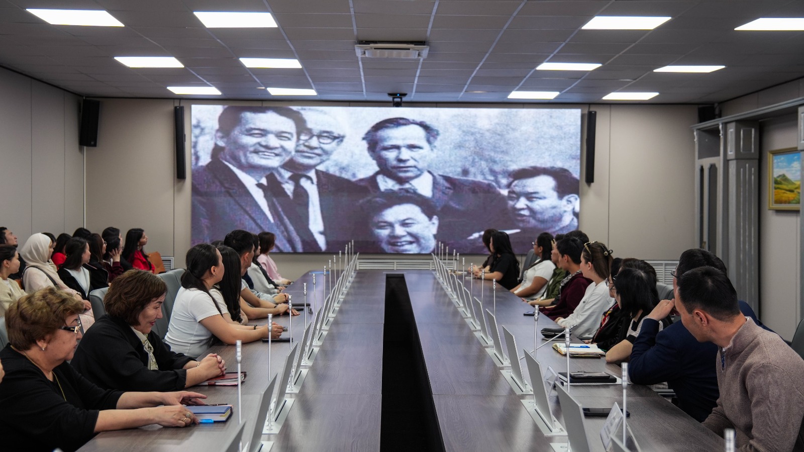 Тау тұлғалы Тауман Амандосов: Атырау университетінде тағылымды ғылыми семинар өтті